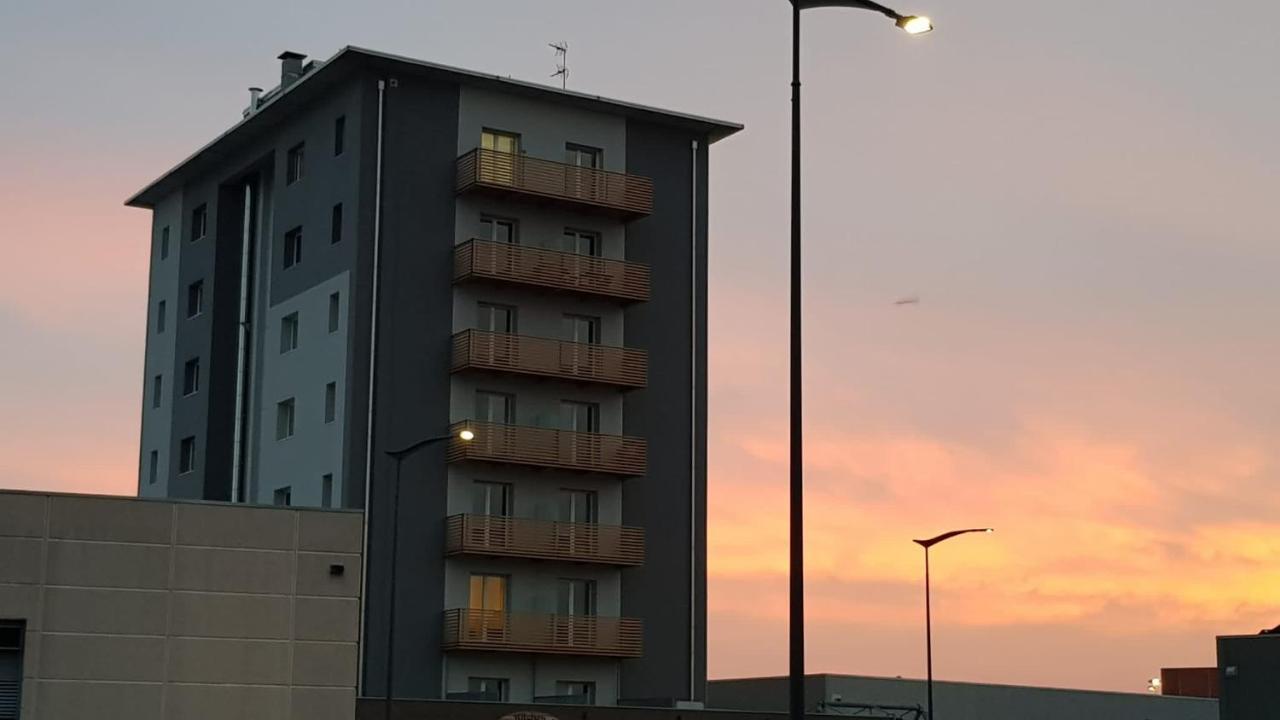 Condominio La Torre 2 Galliate Kültér fotó