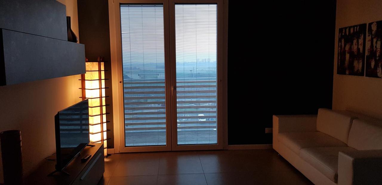 Condominio La Torre 2 Galliate Kültér fotó